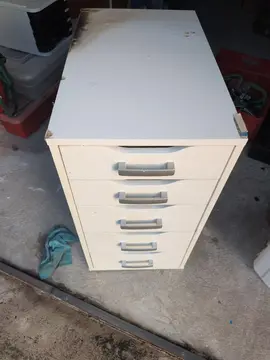meuble Ikea 5 tiroirs en l'état