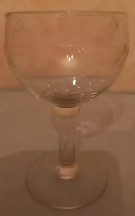 11 verres ballon et plusieurs verres hauts
