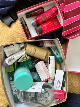 divers produits de beauté