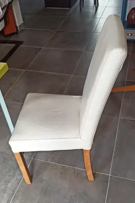 3 chaises dossier haut avec housse