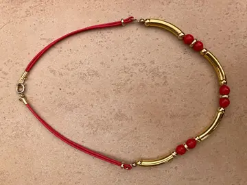 collier rouge et or