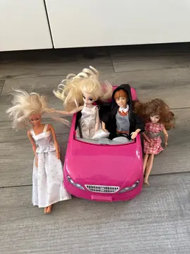 voiture Barbie et poupée