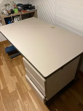 bureau en contreplaqué