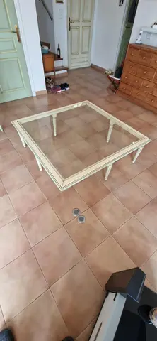 table basse avec plateau verre