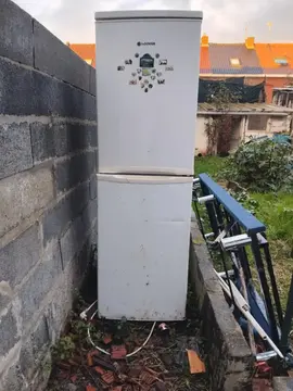 Réfrigérateur et sommier en métal pour ferrailleur