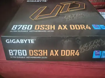 carte mère gigabyte avec pins socket CM endomagées