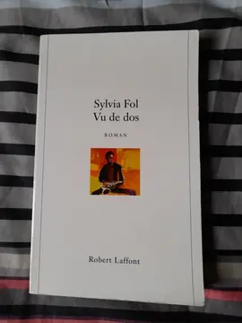 Livre Sylvia Fol Vu de dos