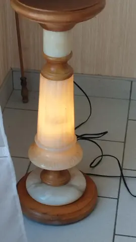 Colonne lumineuse en albâtre