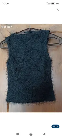 Débardeur noir souple en laine poilue