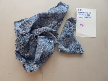 C31 Morceaux de coton suisse bleu imprimé