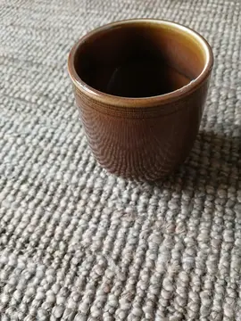 Verre ou tasse marron