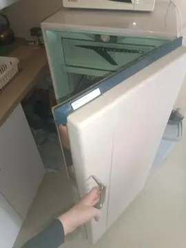 vieux frigo pour pièce