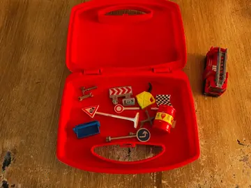 Valise + lot éléments Playmobil