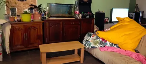 lot de meubles en bois et en bon état