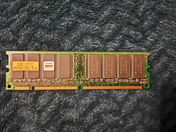 BARRETTE RAM Hyundai HYM7V65801 64 Mo 100 MHz - PC100 SDRAM