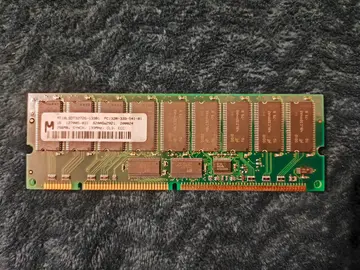 BARRETTE RAM 256MB 133 MHz MT18LSDT3272G-133B1