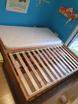 donne lit enfant avec rangement et possibilité de 2 couchages