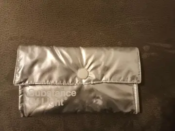 Pochette matelassée couleur gris métallisé neuve