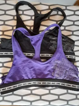 2 brassières Dim 10 ans sans étiquette