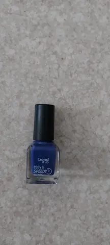 petit vernis bleu neuf