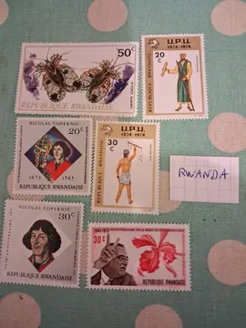 joli lot timbres RWANDA