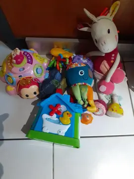 lot de jouets bebe