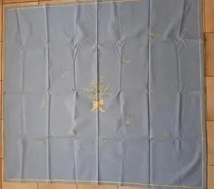 Nappe couleur bleu lavande et mimosa