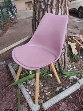 Jolie chaise type scandinave