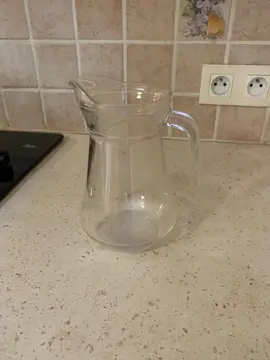 carafe d’eau en verre