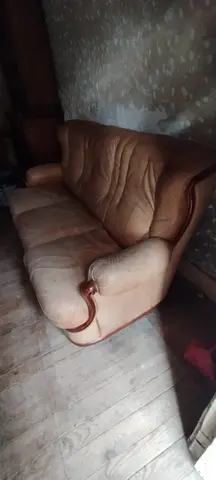 canapé cuir état moyen