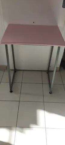 Petit bureau enfant rose