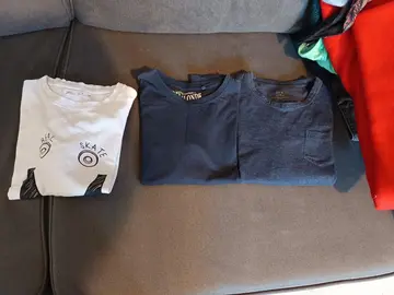 3 Tee shirts manches longues 8 ans
