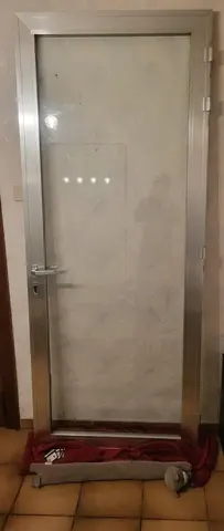porte aluminium et vitre verre claire