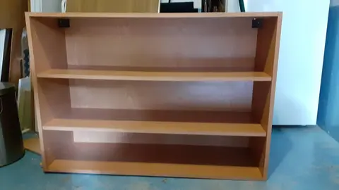 caisson de meuble haut de cuisine sans les portes. largeur 100 cm, profondeur 32,5 cm, hauteur 70 cm