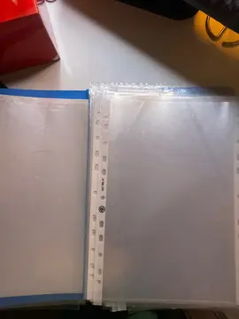 Cahiers, pochettes et fournitures scolaires à donner