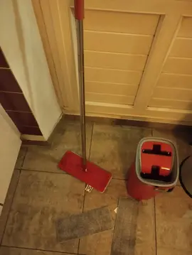 Balai serpillère et seau