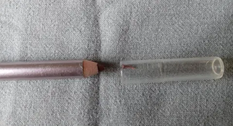 crayon marron maquillage