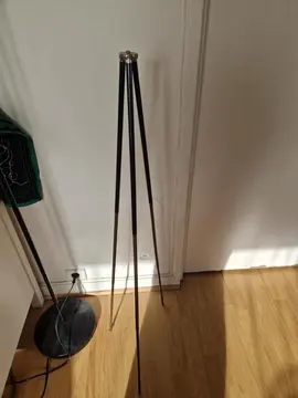 trépied pouvant servir à faire une lampe
