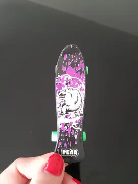 Finger skateboard