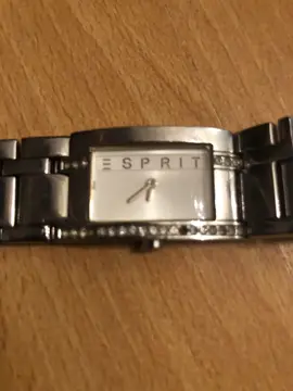 Montre de marque esprit. Ajouter une pile. Il manque quelques petits strasse.