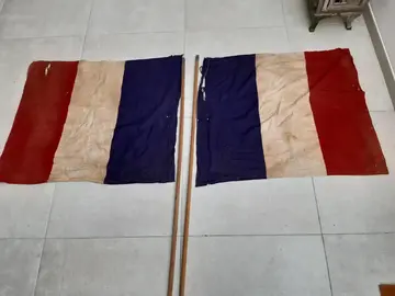 lot de 2 drapeaux français très anciens