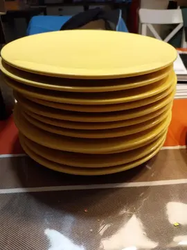 11 assiettes plates
