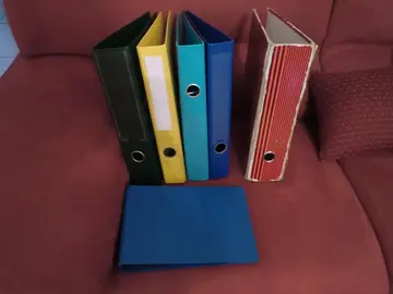 6 classeurs à levier