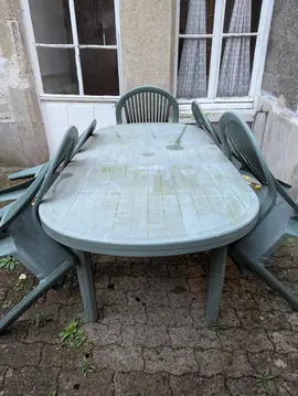 table de jardin en plastique vert
