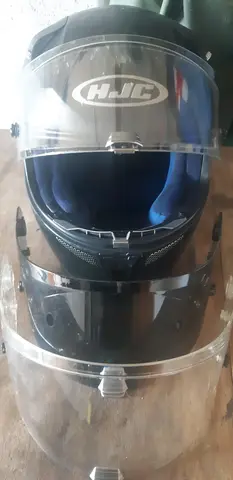 Casque moto, marque H J C, taille 57 / 58. Avec visière claire et visière fumée de rechange.