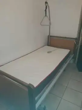 Donne Lit medicalisé