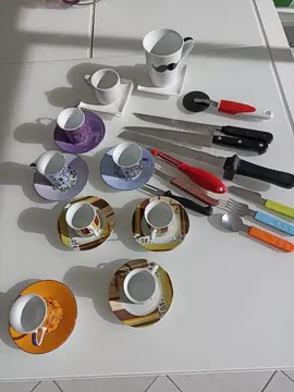 ustensiles de cuisine + tasses à café