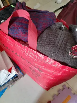 un grand sac vêtements garçon différents âge