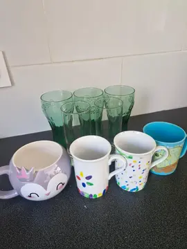 ensemble de tasses et de verres