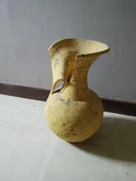 beau vase jaune